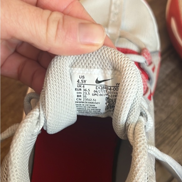 Like new Kyrie kids’ basketball shoes - Picture 5 of 5